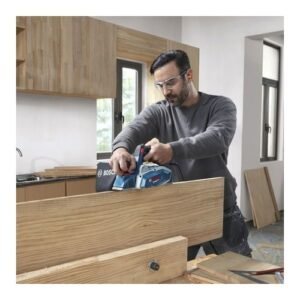 Bosch 600w Wood Planer 82mm GHO 16-82 - Image 4